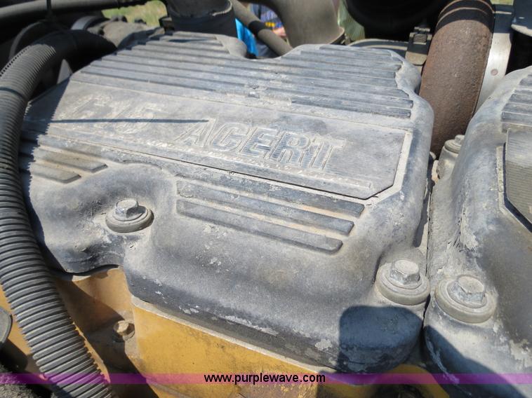 image for item B2416 2006 Peterbilt 379 semi truck