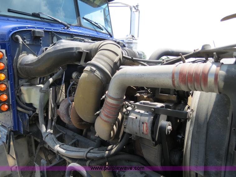 image for item B2416 2006 Peterbilt 379 semi truck