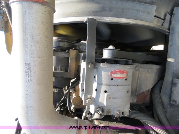 image for item B2416 2006 Peterbilt 379 semi truck