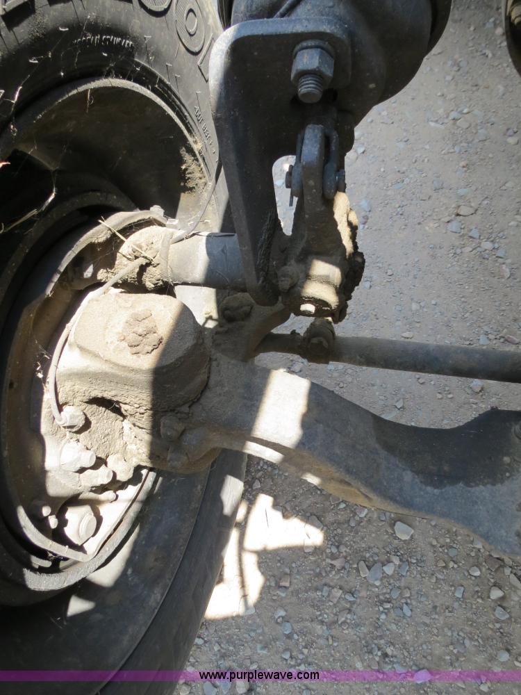 image for item B2416 2006 Peterbilt 379 semi truck