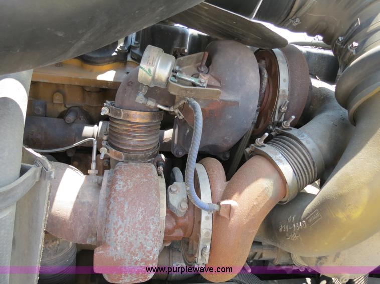 image for item B2416 2006 Peterbilt 379 semi truck