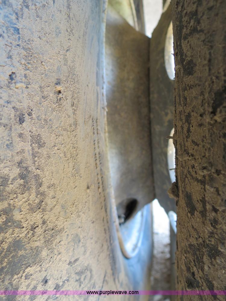 image for item B2416 2006 Peterbilt 379 semi truck