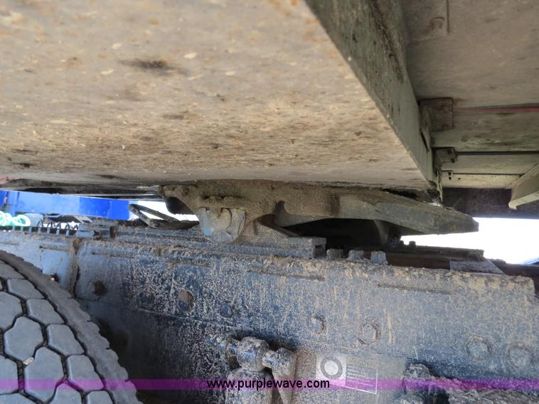 image for item B2416 2006 Peterbilt 379 semi truck