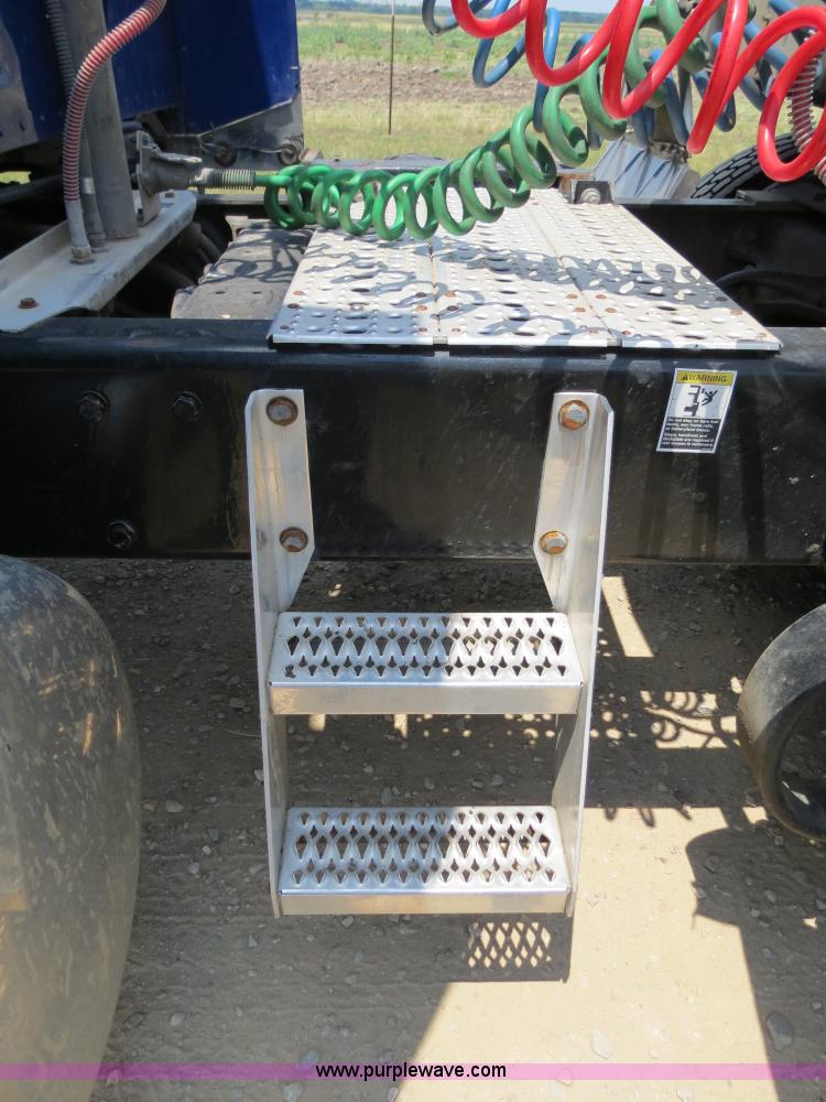 image for item B2416 2006 Peterbilt 379 semi truck