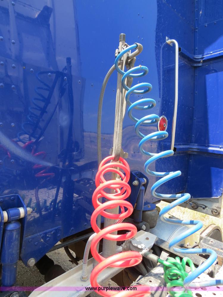 image for item B2416 2006 Peterbilt 379 semi truck