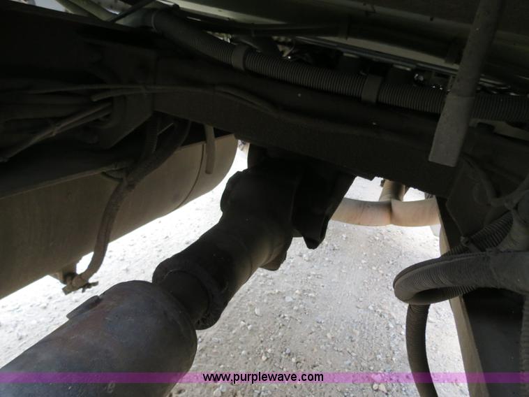 image for item B2416 2006 Peterbilt 379 semi truck