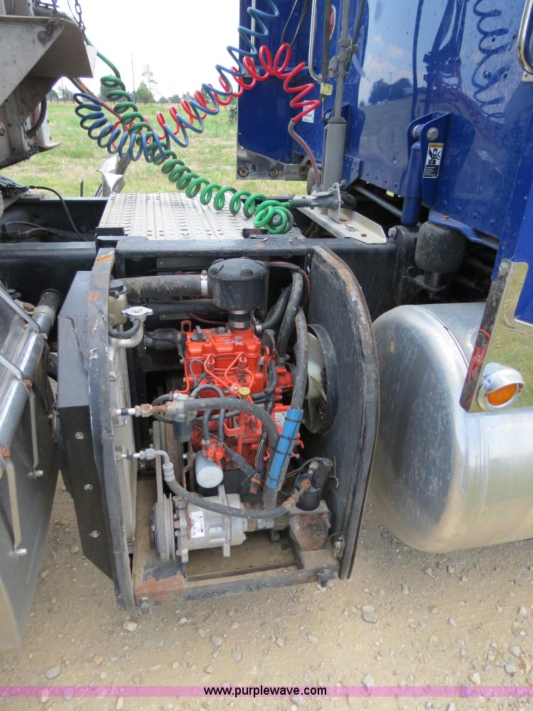 image for item B2416 2006 Peterbilt 379 semi truck