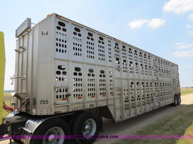 image for item B2418 1999 Barrett 48' livestock trailer