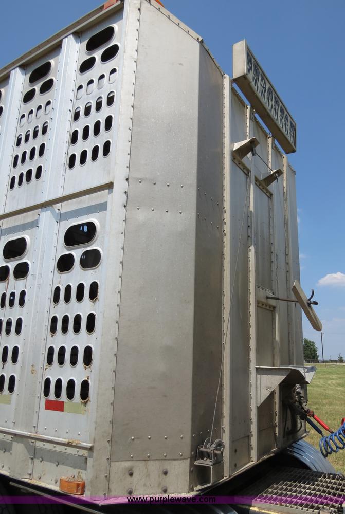 image for item B2418 1999 Barrett 48' livestock trailer