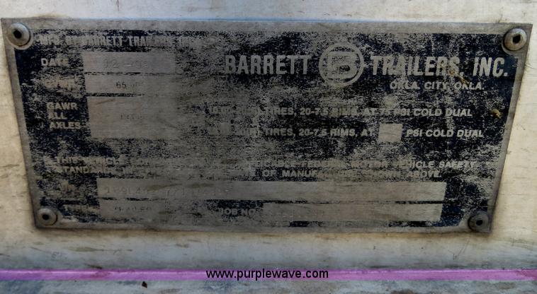 image for item B2418 1999 Barrett 48' livestock trailer