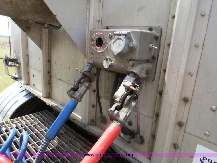 image for item B2418 1999 Barrett 48' livestock trailer