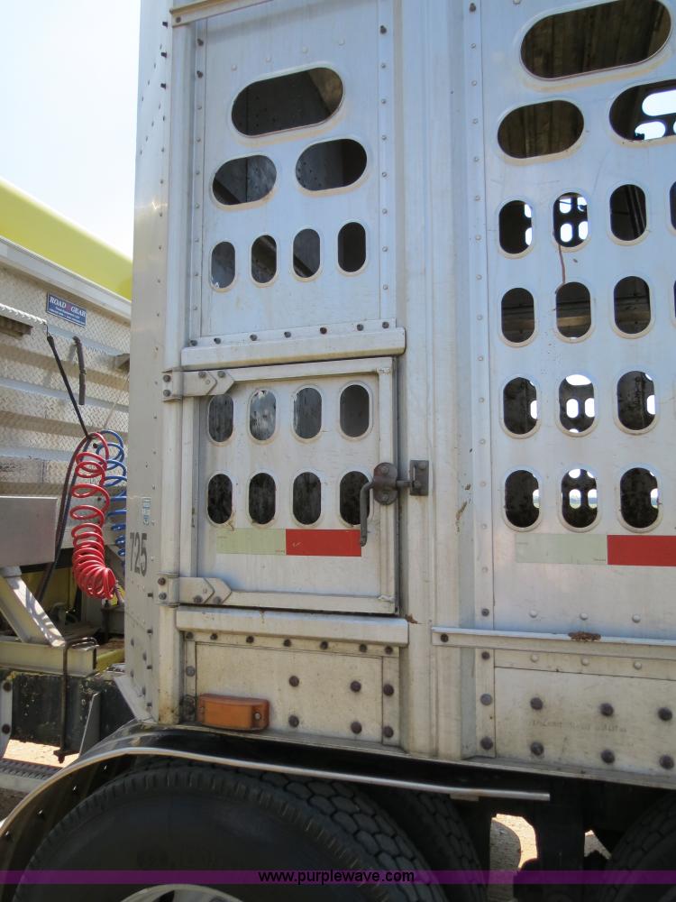 image for item B2418 1999 Barrett 48' livestock trailer