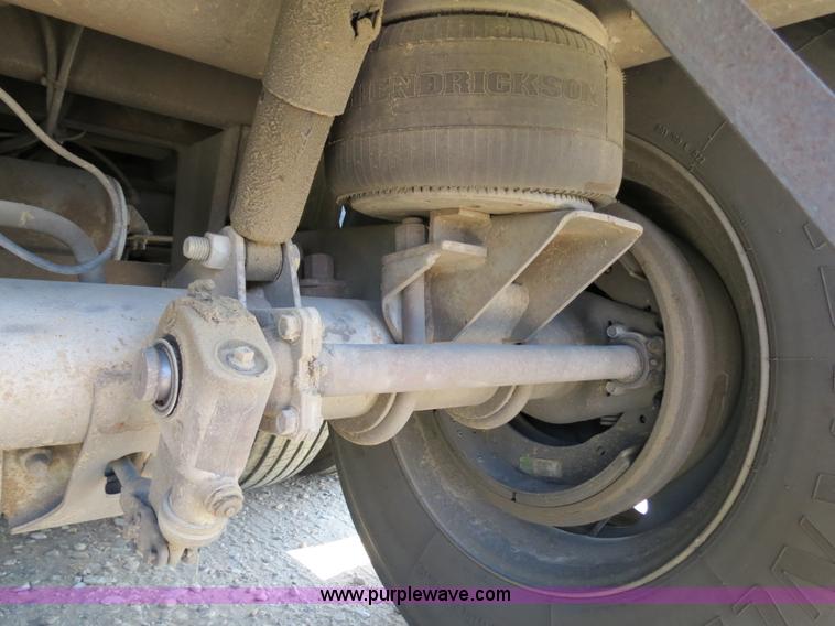 image for item B2418 1999 Barrett 48' livestock trailer