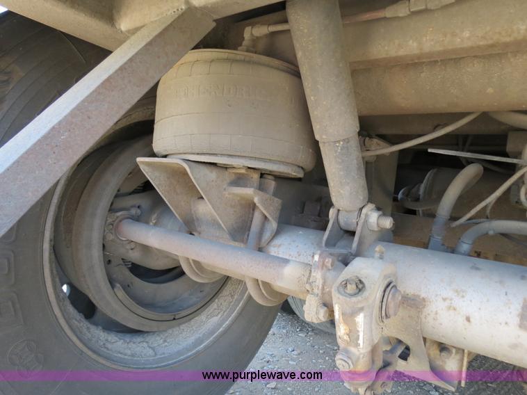 image for item B2418 1999 Barrett 48' livestock trailer