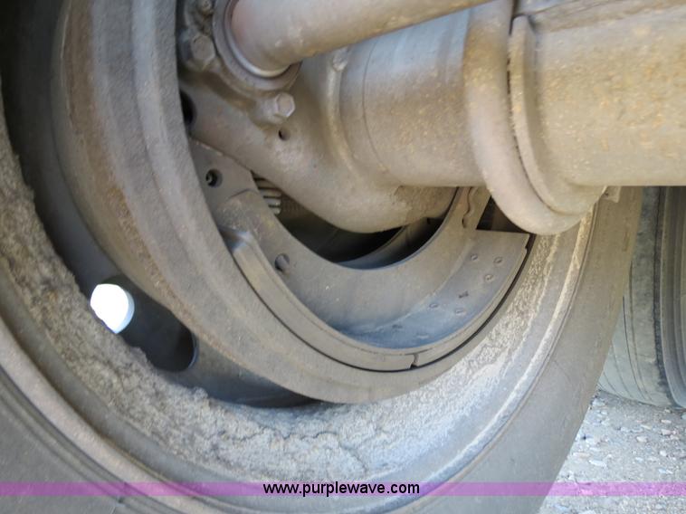 image for item B2418 1999 Barrett 48' livestock trailer