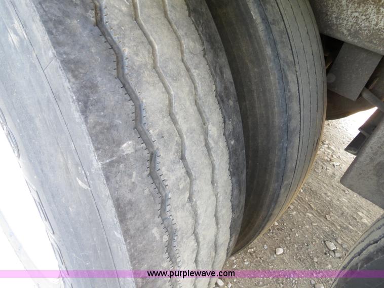 image for item B2418 1999 Barrett 48' livestock trailer