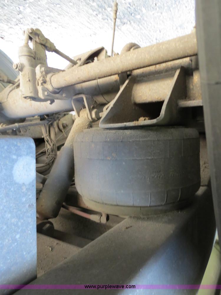 image for item B2418 1999 Barrett 48' livestock trailer