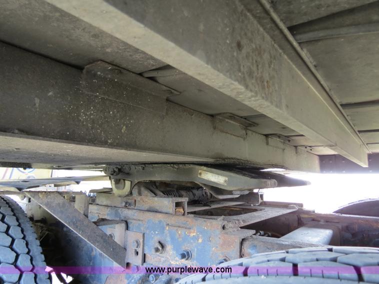 image for item B2418 1999 Barrett 48' livestock trailer