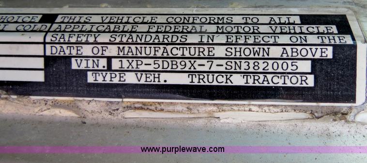 image for item B2419 1995 Peterbilt 379 semi truck