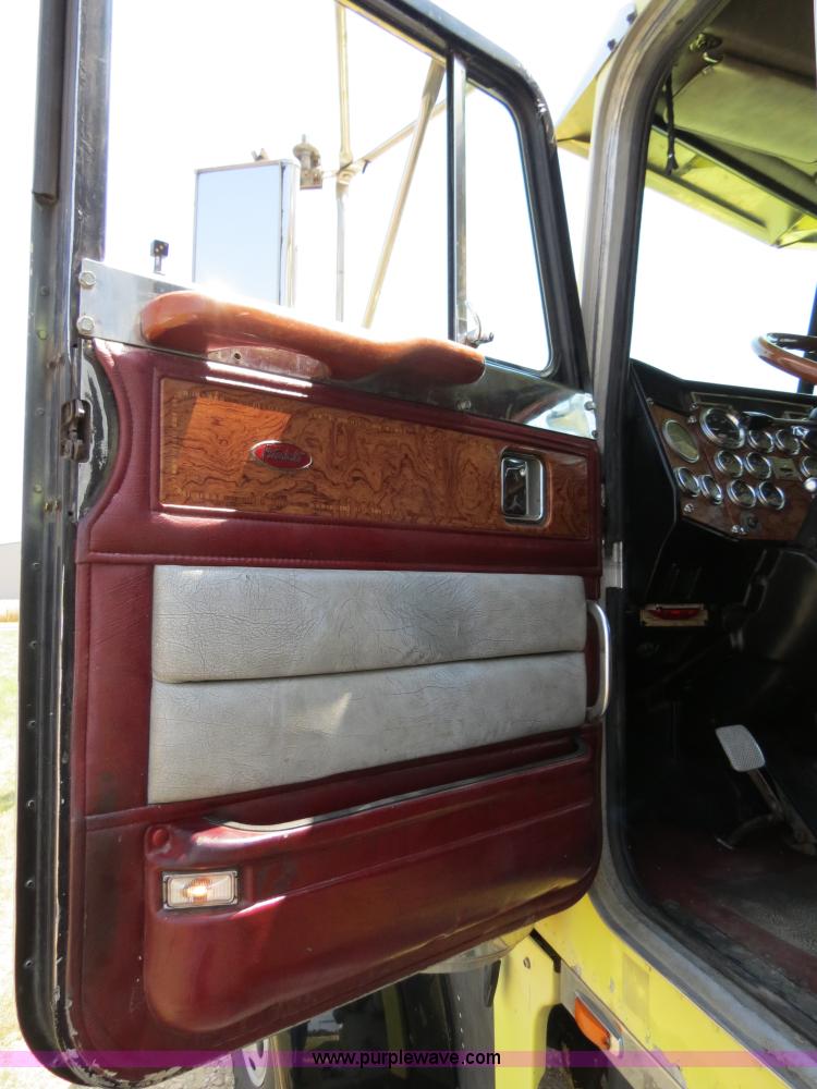 image for item B2419 1995 Peterbilt 379 semi truck