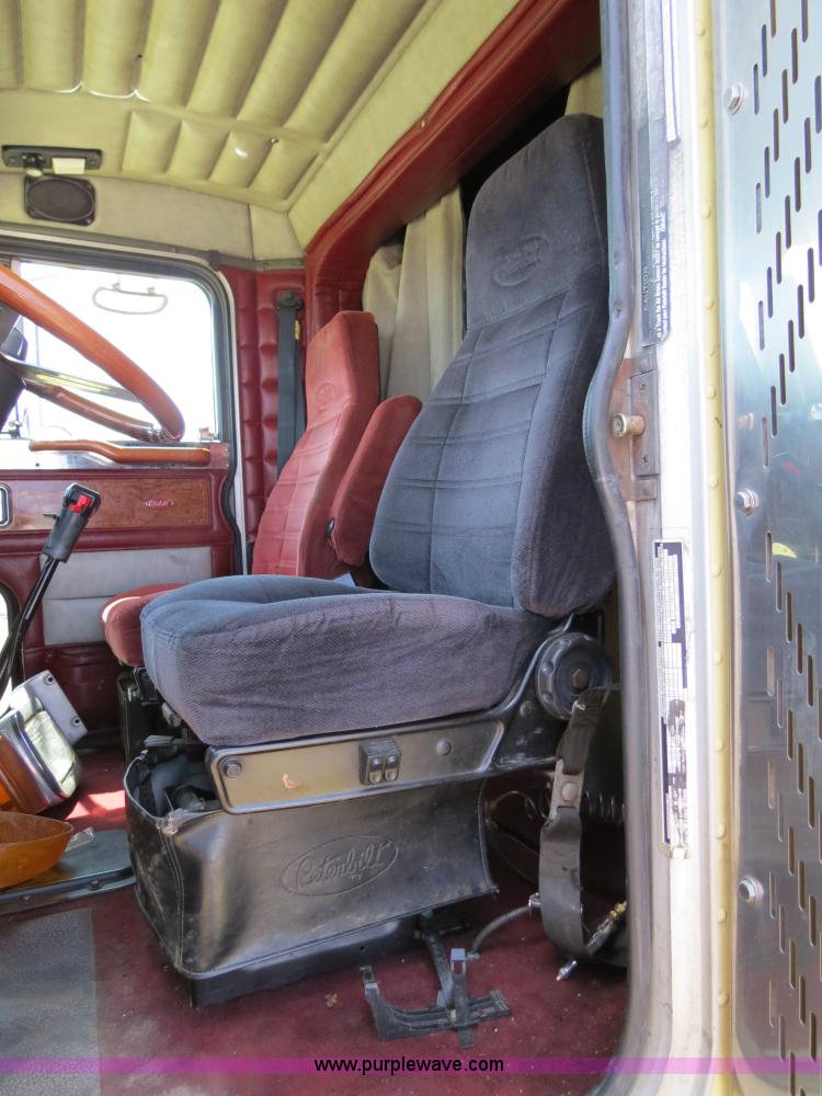 image for item B2419 1995 Peterbilt 379 semi truck