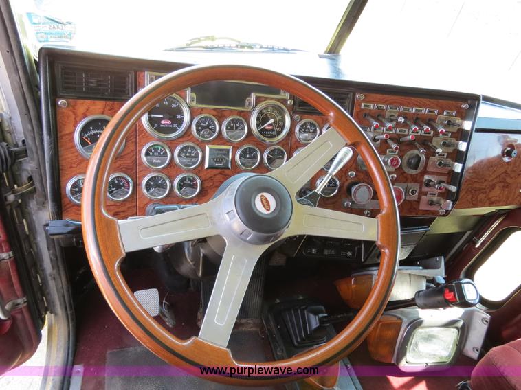 image for item B2419 1995 Peterbilt 379 semi truck