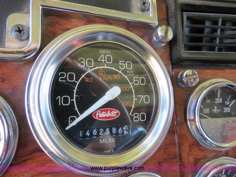 image for item B2419 1995 Peterbilt 379 semi truck