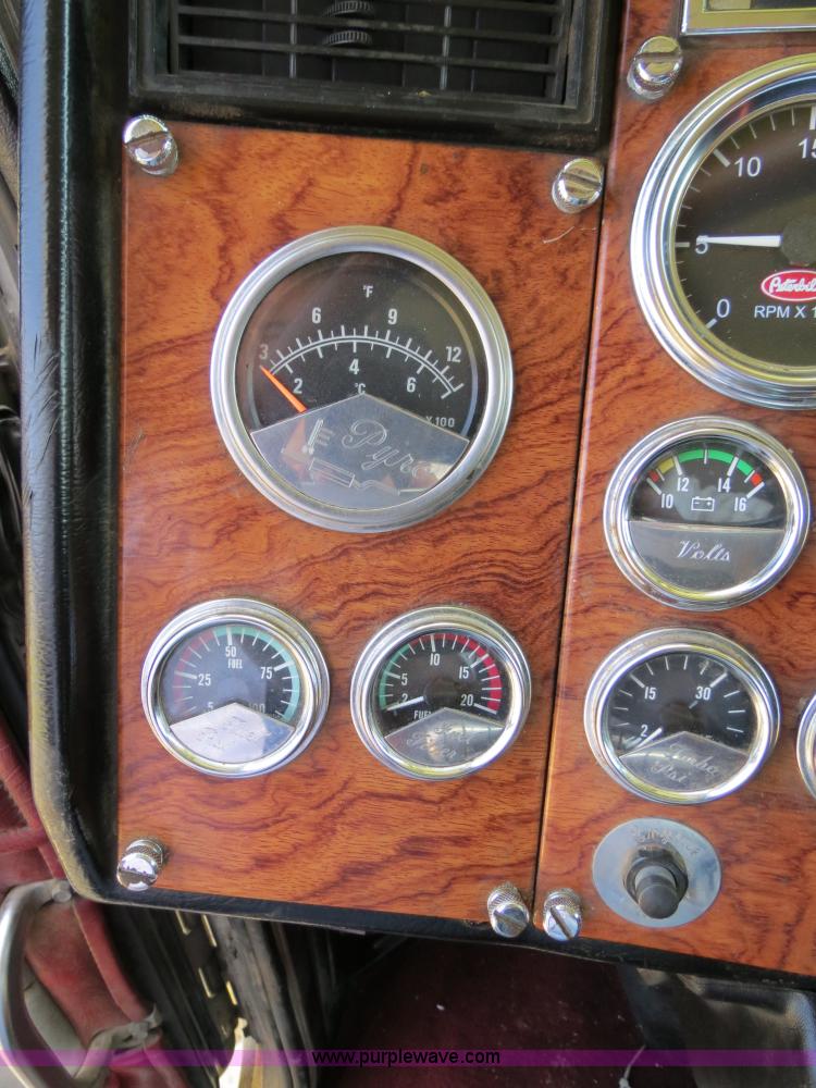 image for item B2419 1995 Peterbilt 379 semi truck