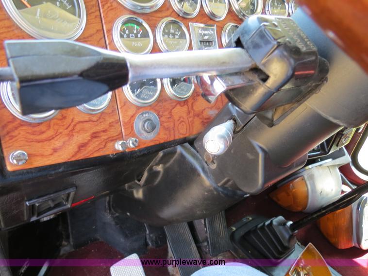 image for item B2419 1995 Peterbilt 379 semi truck