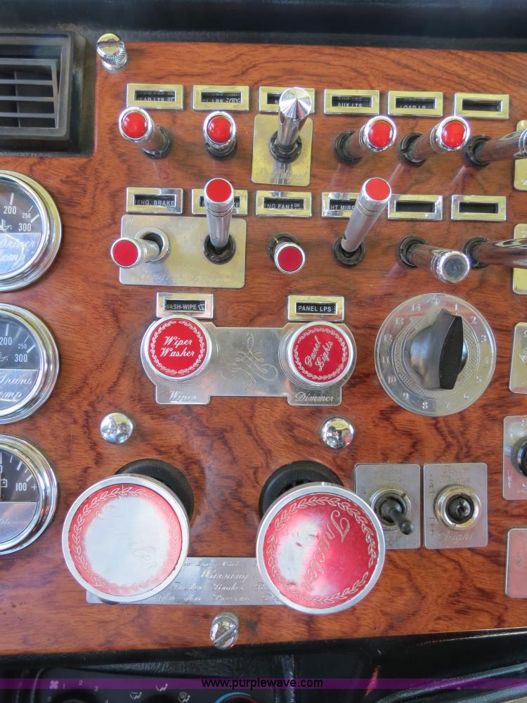 image for item B2419 1995 Peterbilt 379 semi truck