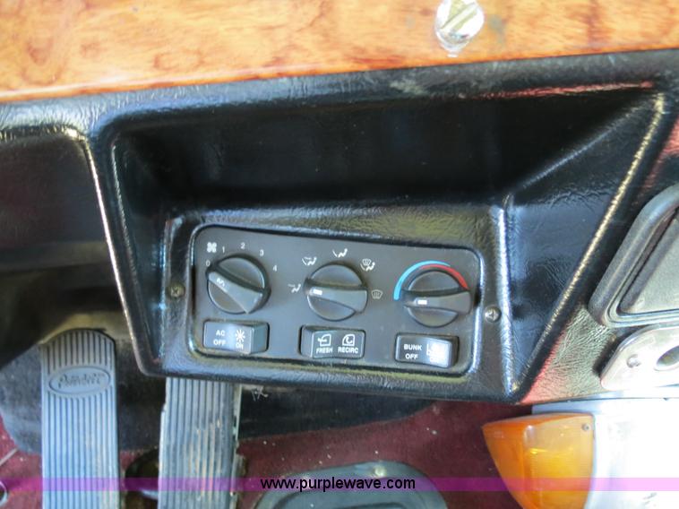 image for item B2419 1995 Peterbilt 379 semi truck