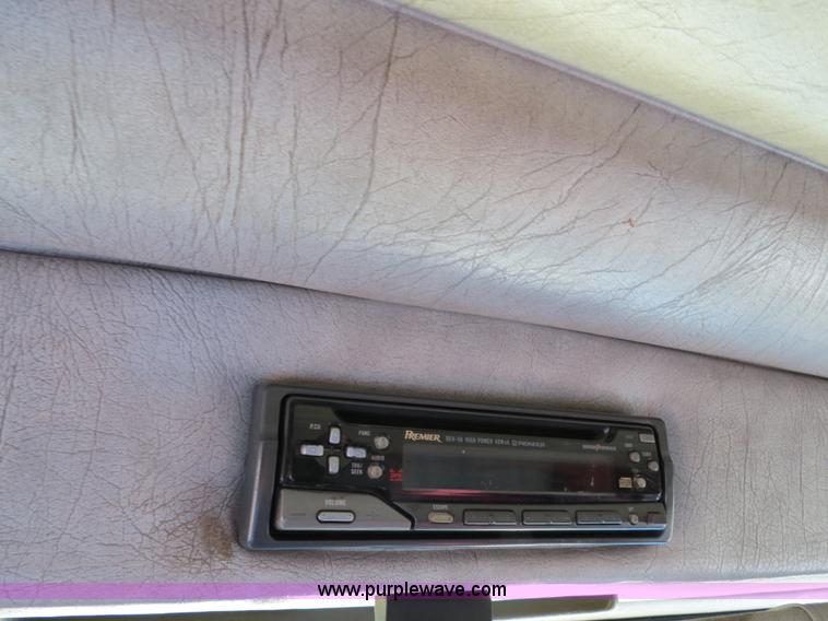 image for item B2419 1995 Peterbilt 379 semi truck