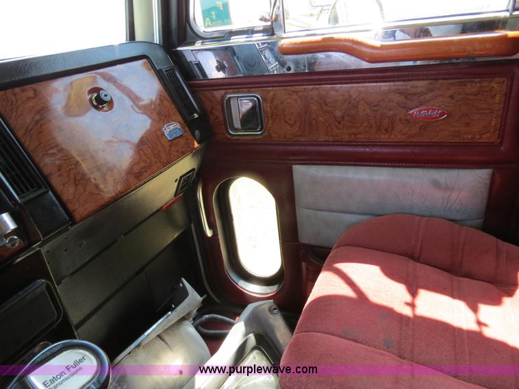 image for item B2419 1995 Peterbilt 379 semi truck