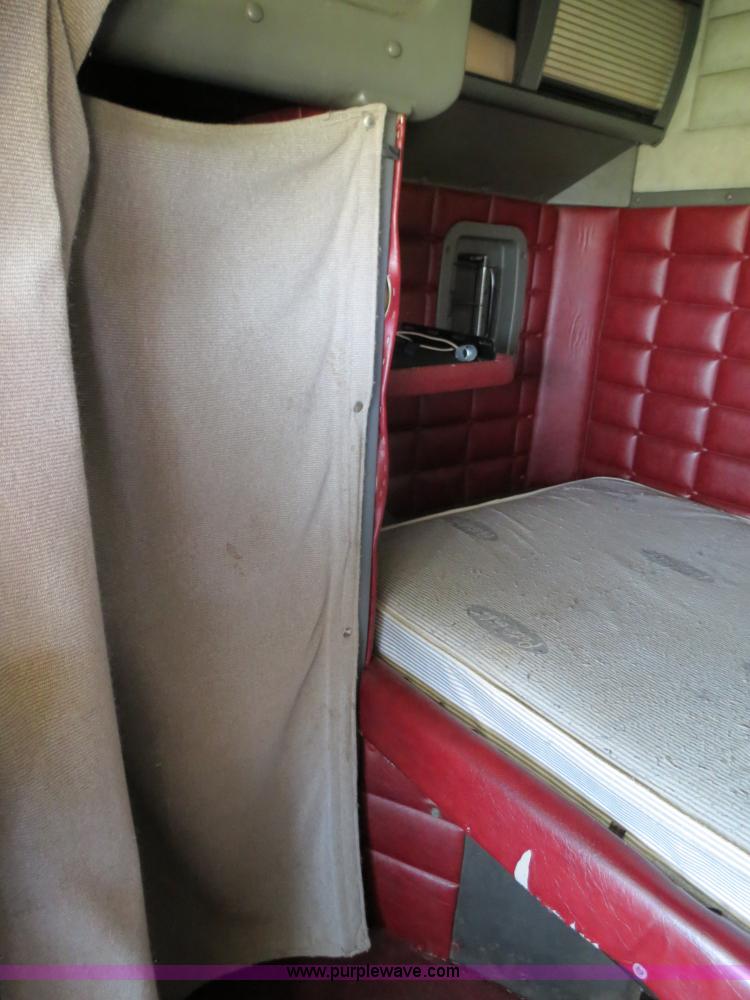 image for item B2419 1995 Peterbilt 379 semi truck