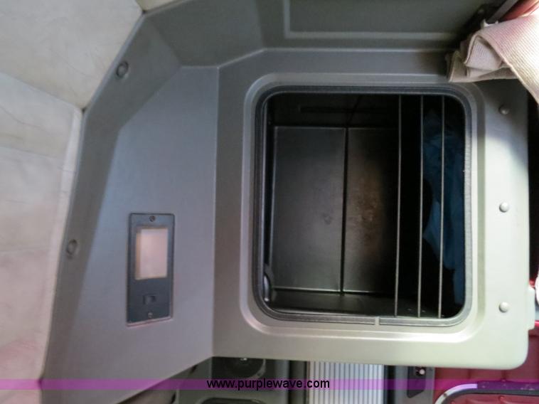 image for item B2419 1995 Peterbilt 379 semi truck