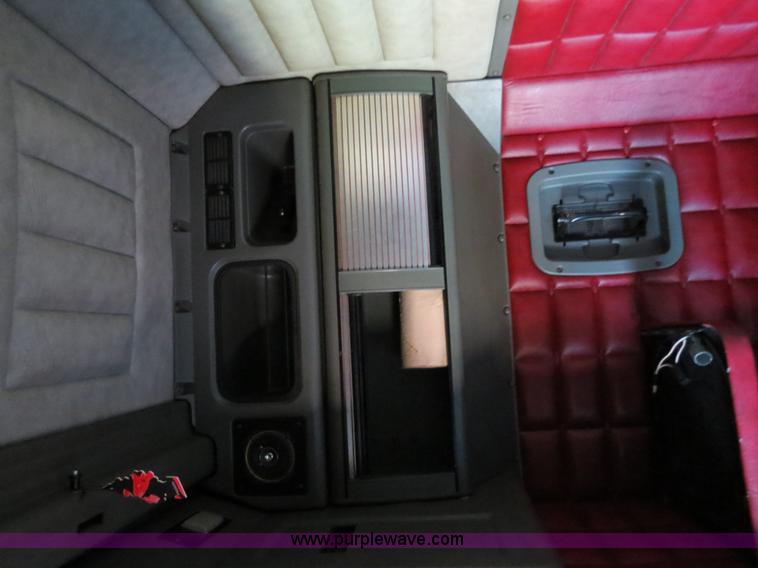 image for item B2419 1995 Peterbilt 379 semi truck