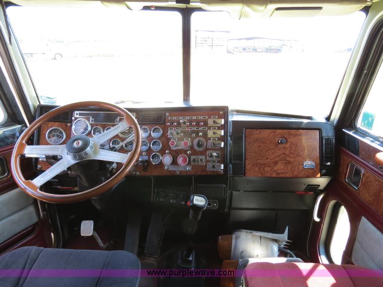 image for item B2419 1995 Peterbilt 379 semi truck