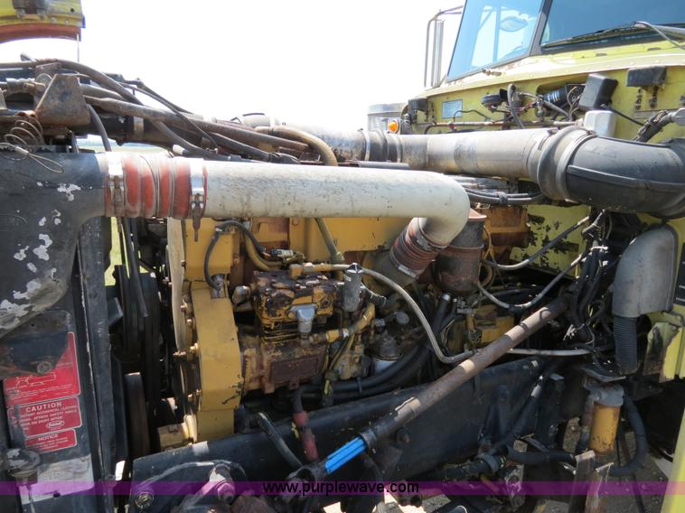 image for item B2419 1995 Peterbilt 379 semi truck