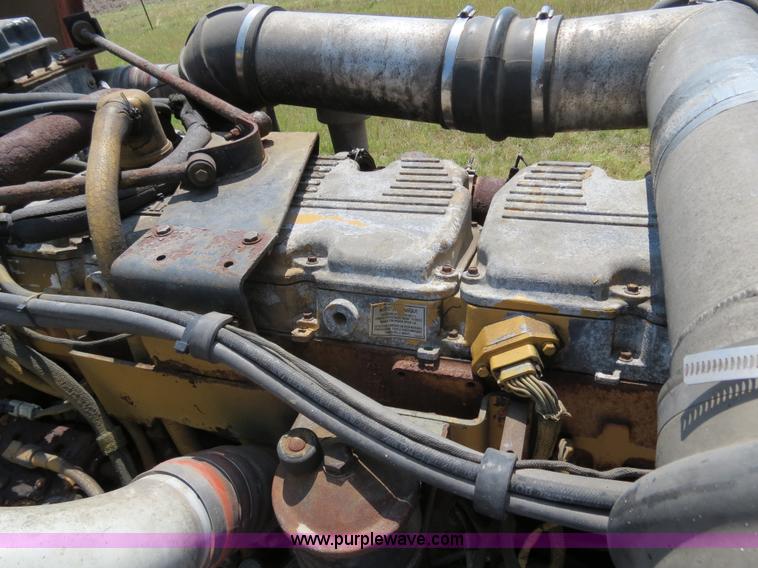 image for item B2419 1995 Peterbilt 379 semi truck