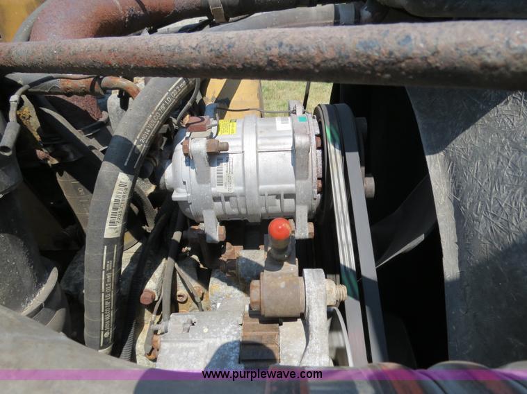 image for item B2419 1995 Peterbilt 379 semi truck