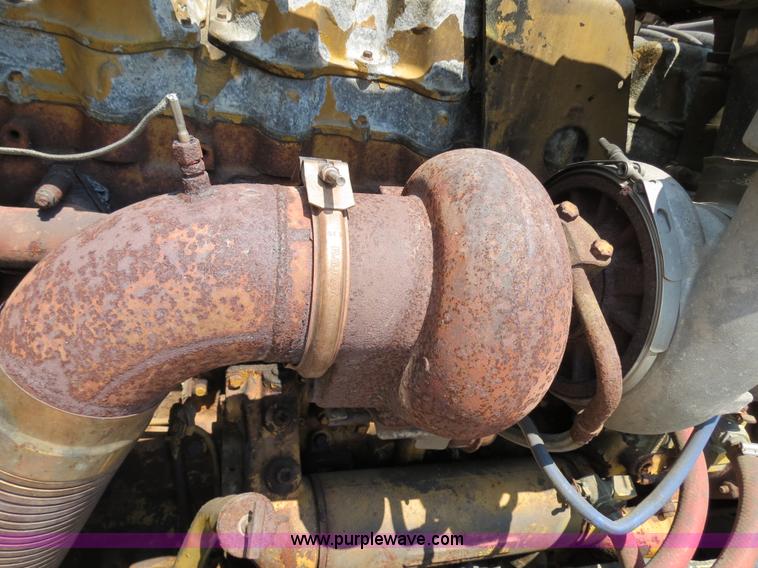 image for item B2419 1995 Peterbilt 379 semi truck