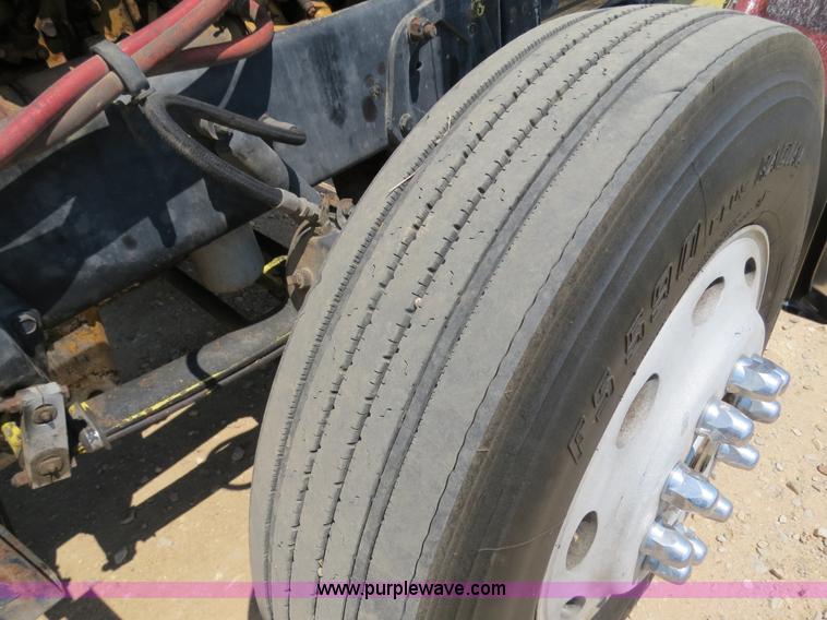 image for item B2419 1995 Peterbilt 379 semi truck