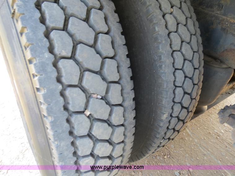 image for item B2419 1995 Peterbilt 379 semi truck