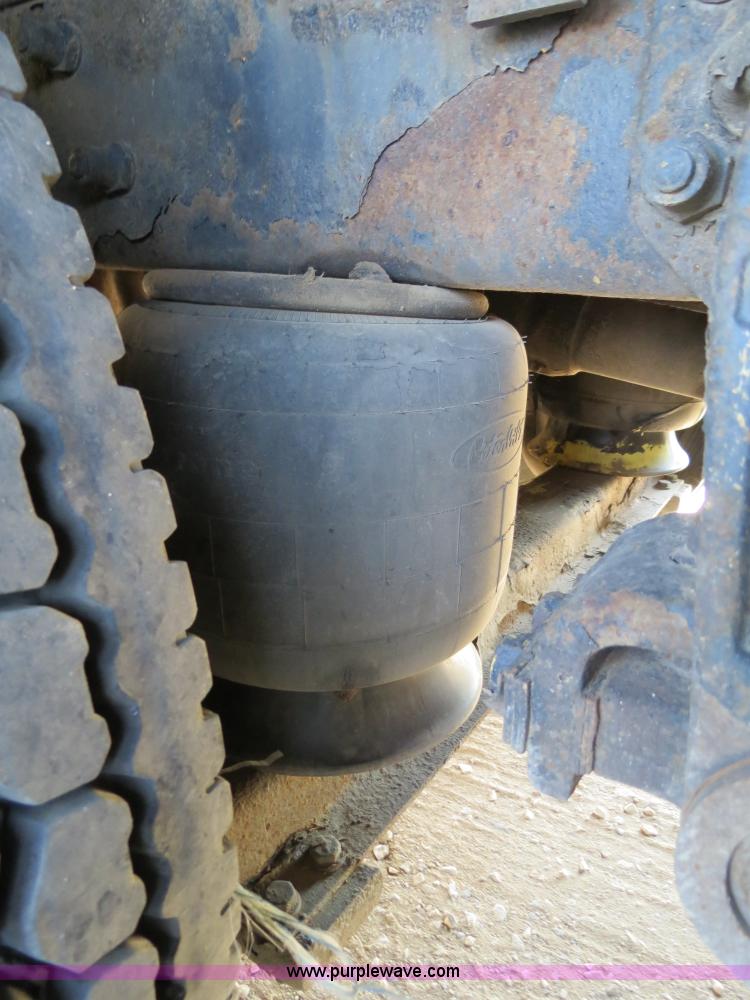 image for item B2419 1995 Peterbilt 379 semi truck