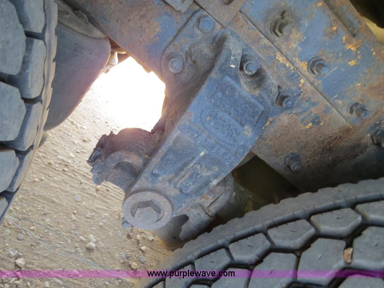 image for item B2419 1995 Peterbilt 379 semi truck