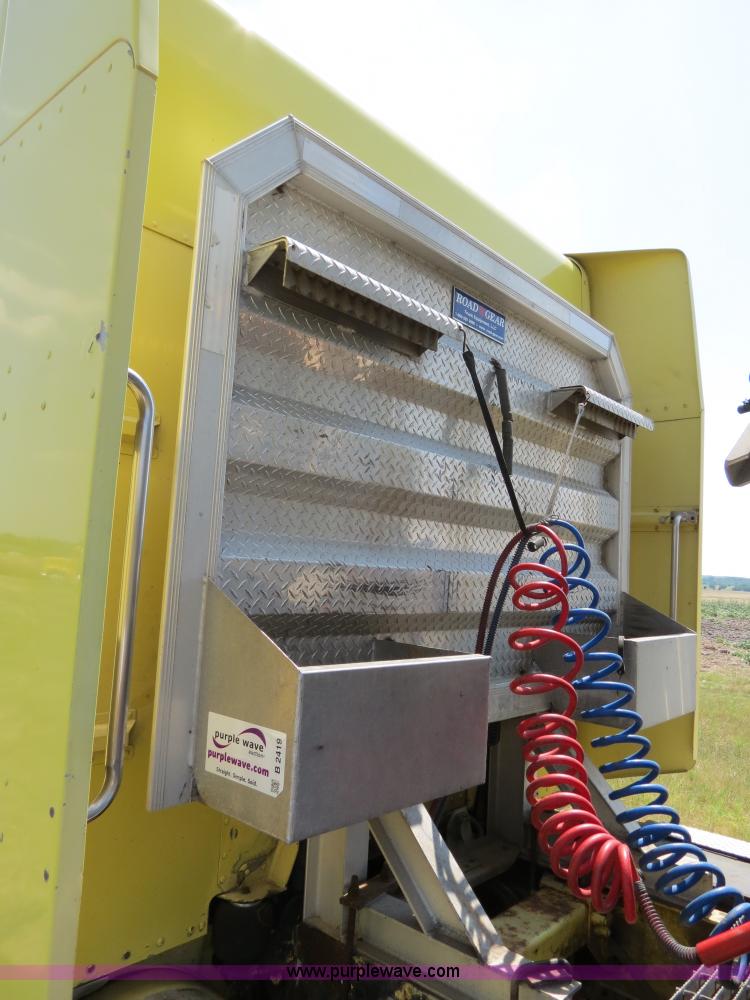 image for item B2419 1995 Peterbilt 379 semi truck