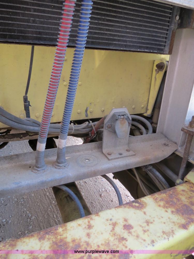 image for item B2419 1995 Peterbilt 379 semi truck