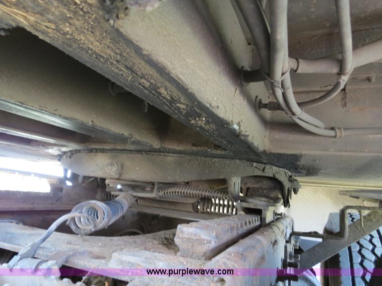 image for item B2419 1995 Peterbilt 379 semi truck