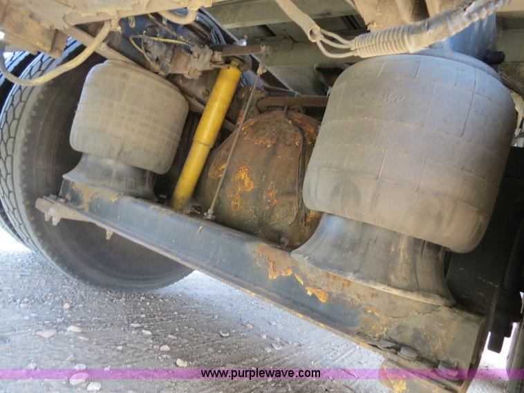 image for item B2419 1995 Peterbilt 379 semi truck