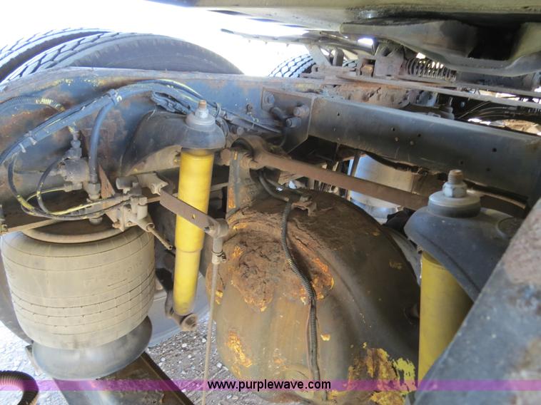 image for item B2419 1995 Peterbilt 379 semi truck